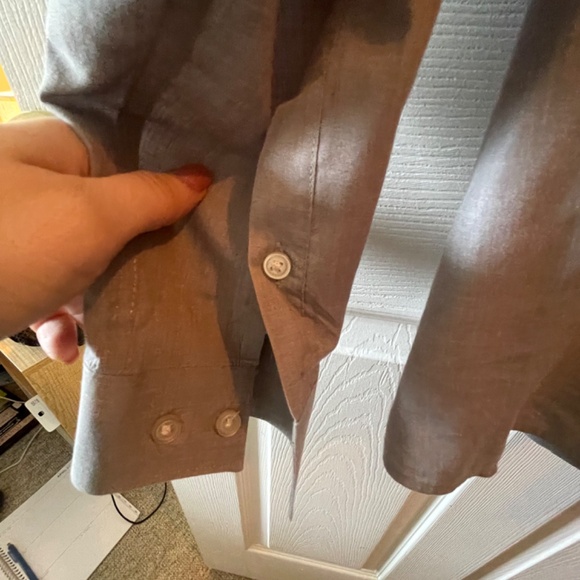 Simple grey button up - Picture 4 of 6